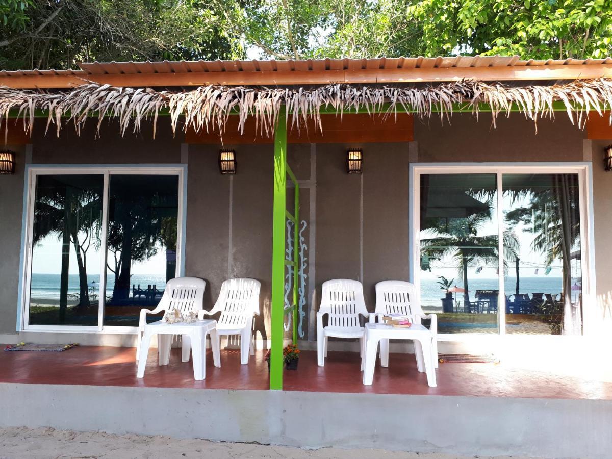 Phayam Friends Hotel Koh Phayam Exterior photo